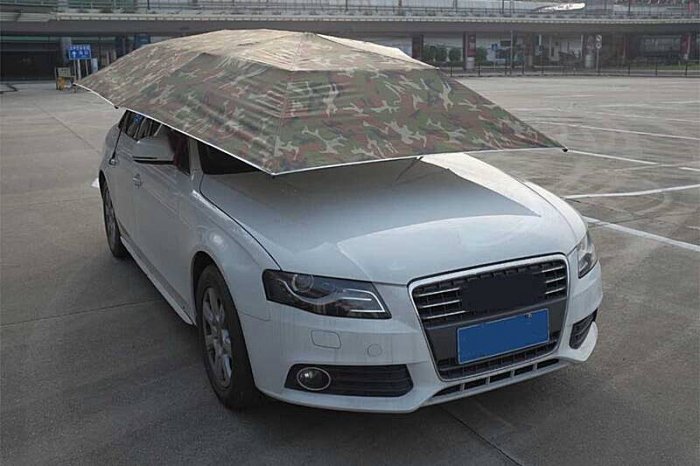 Automobil pod kišobranom